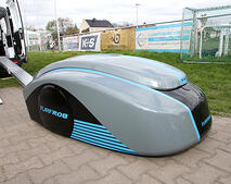 Kunstrasenpflegeroboter