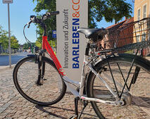 StadtRadeln Fahrrad vor Lades�ule